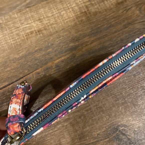 Clutch - Picture 4 of 8